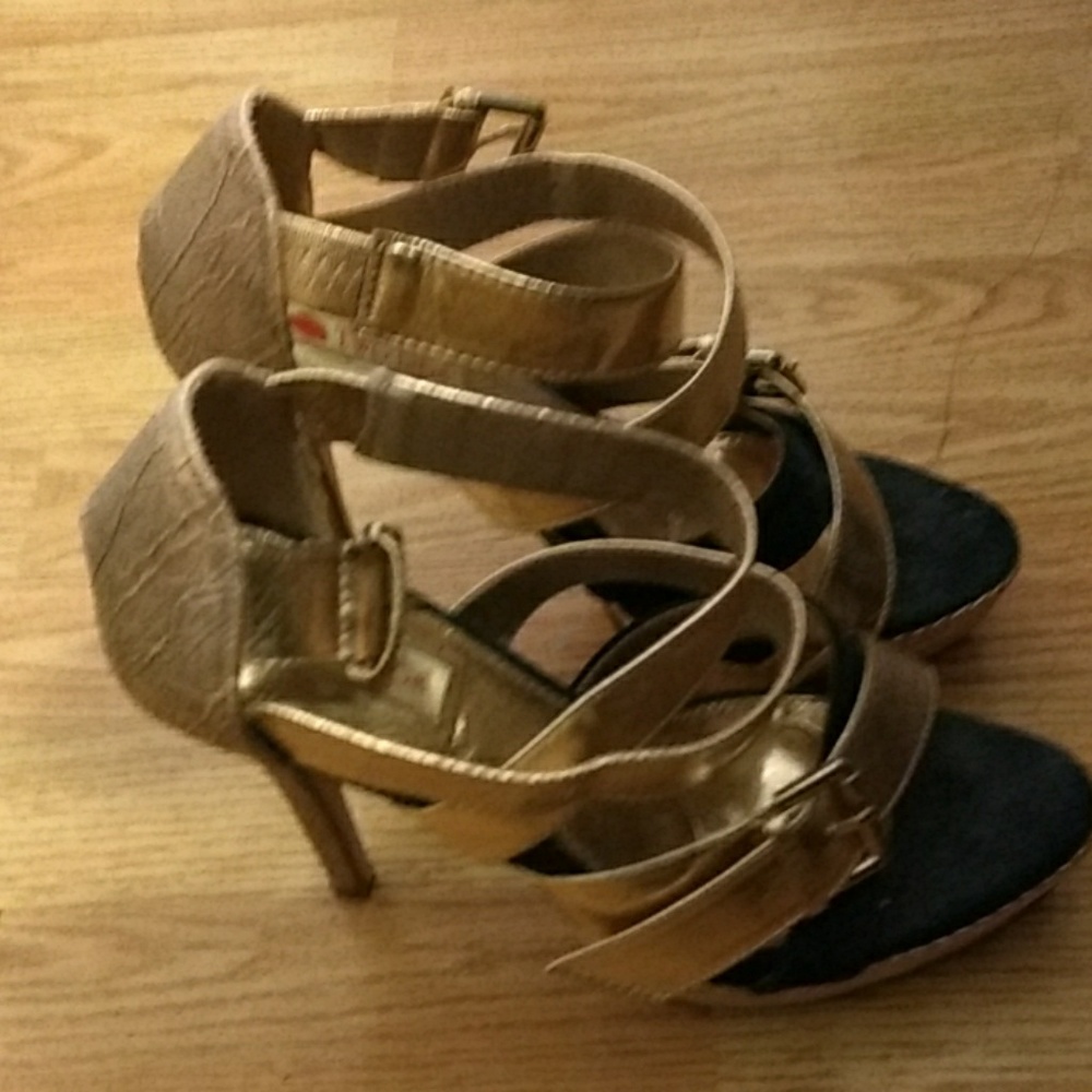 shoes - Picture 2 of 3